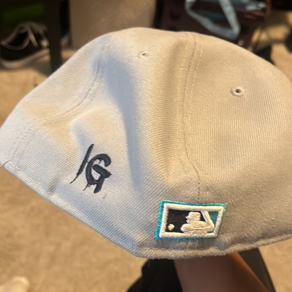 Fitted hat - Picture 3 of 4